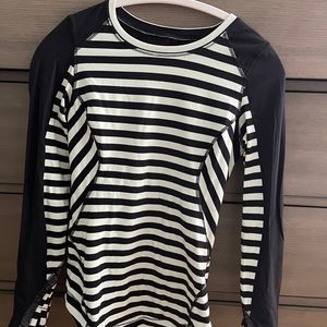 Lululemon long sleeve shirt size 4